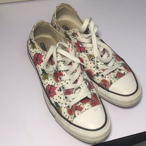 Floral pattern Low Top Converse sneakers